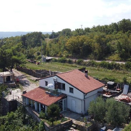 Apartments Pomjan Pogled Na Gore Экстерьер фото
