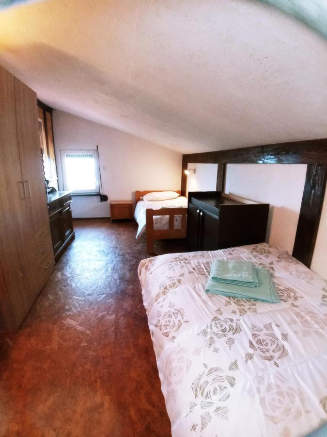 Apartments Pomjan Pogled Na Gore Экстерьер фото